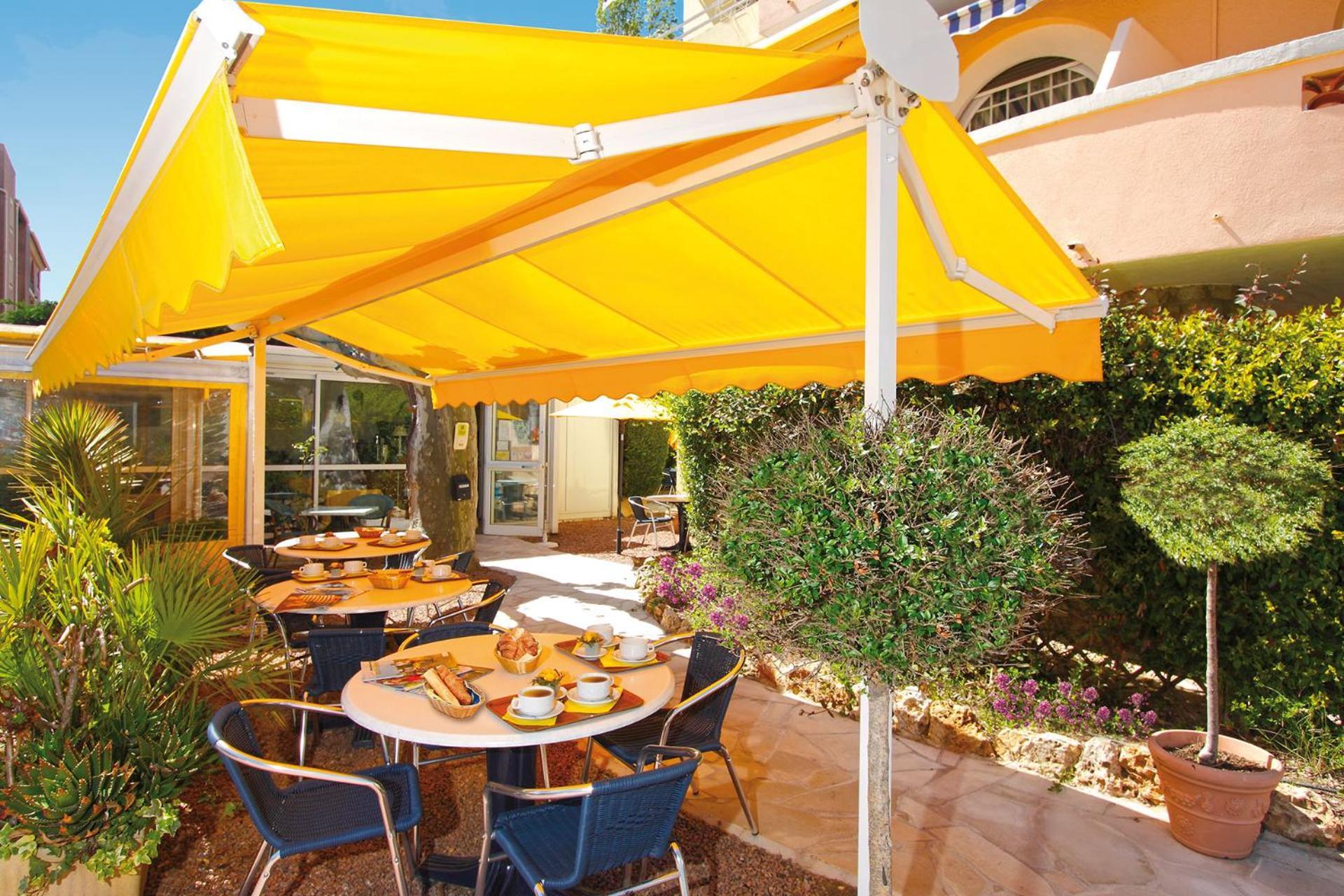 Logis Hotel L'Esterella Saint-Raphaël Exterior foto